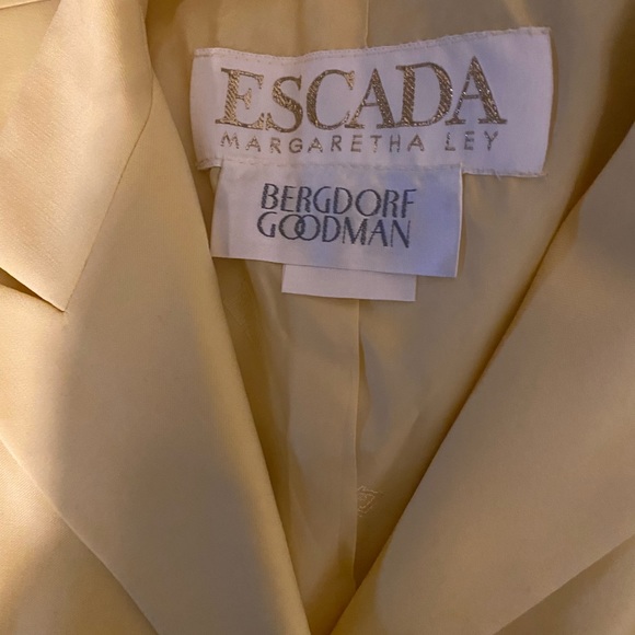 Escada Yellow Blazer - Picture 5 of 8